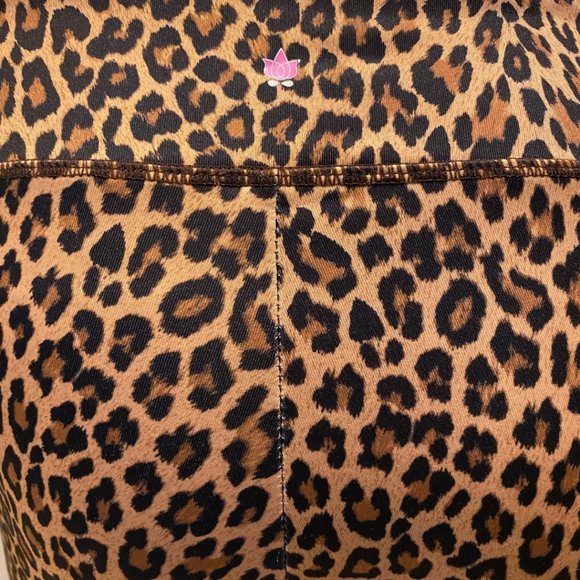 Kira Grace Leopard Leggings with FREE Seamless Knotted Midi Bra - both size: Med - Picture 6 of 13